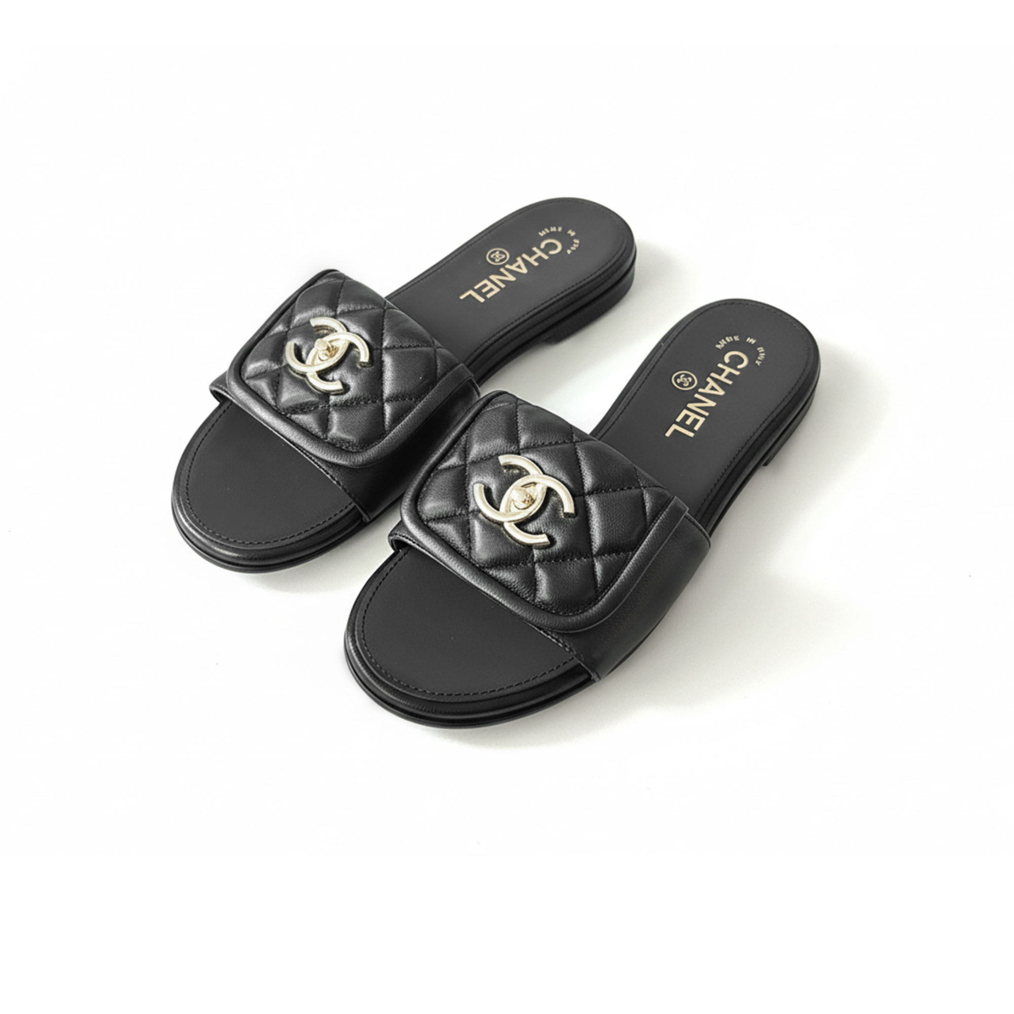 حذاء شانيل فلات جلد مبطن تيرن لوك