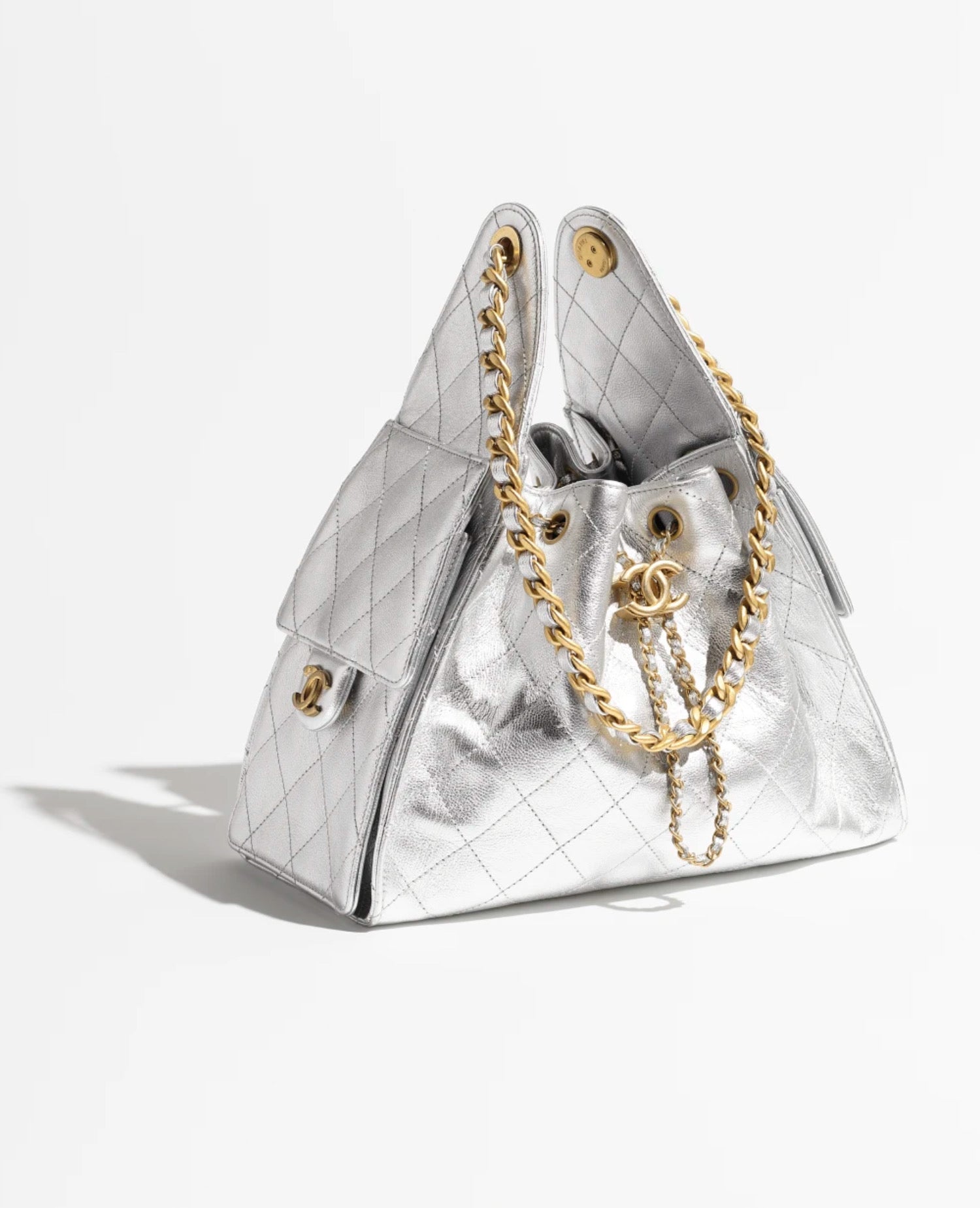 حقيبة شانيل 25 سمول فضية