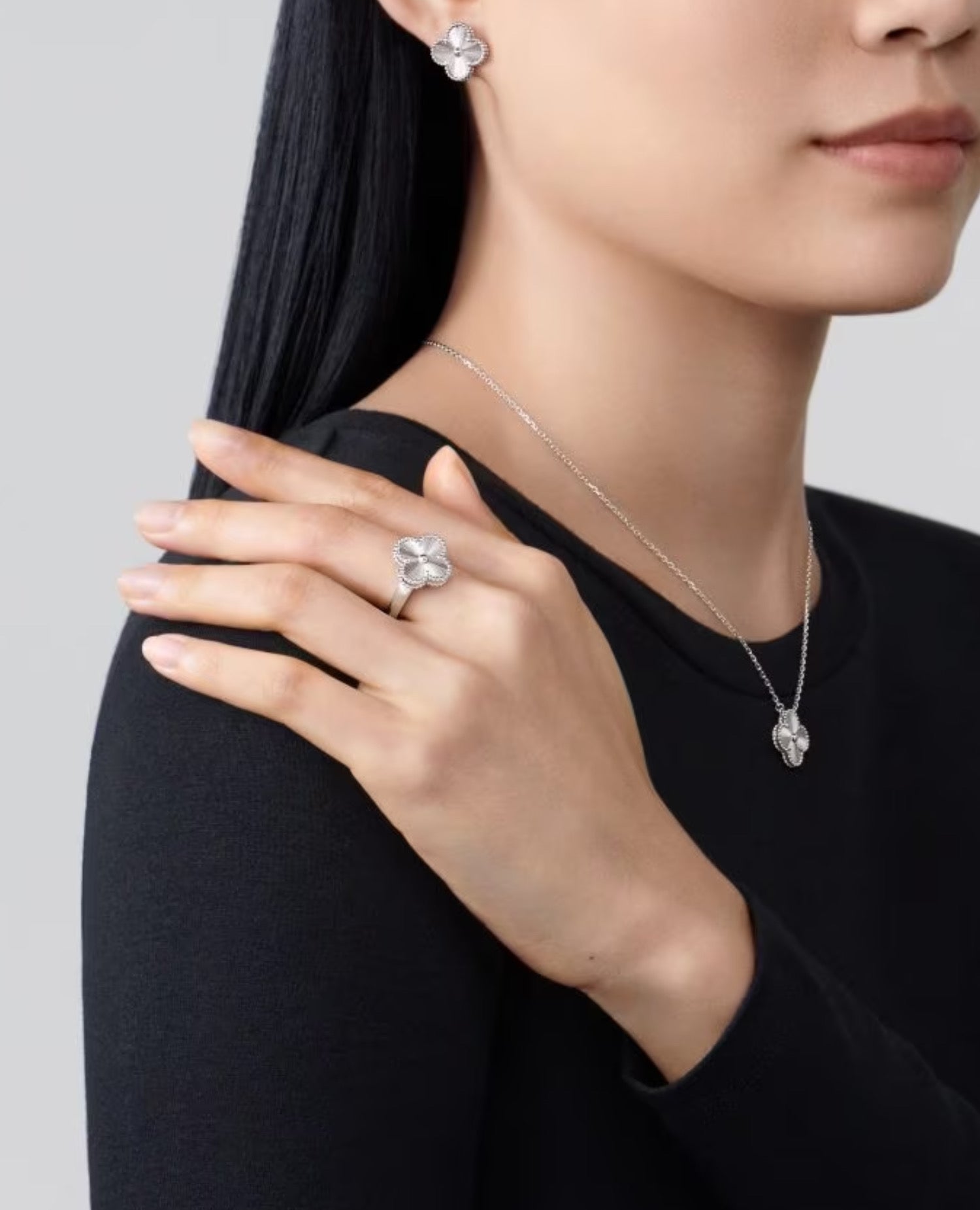 VCF Vintage Alhambra Ring, white gold